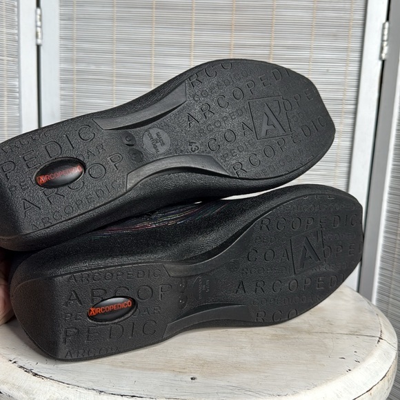 Arcopedico Stylish Black and Silver Women's Ankle Boots EUC - Picture 6 of 9